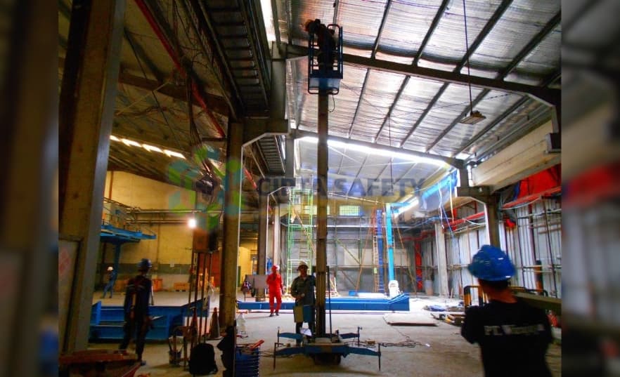 Pemeriksaan dan pengujian Manlift Krisbow Single Mast PT. Gregah Sukses Mandiri Engineering
